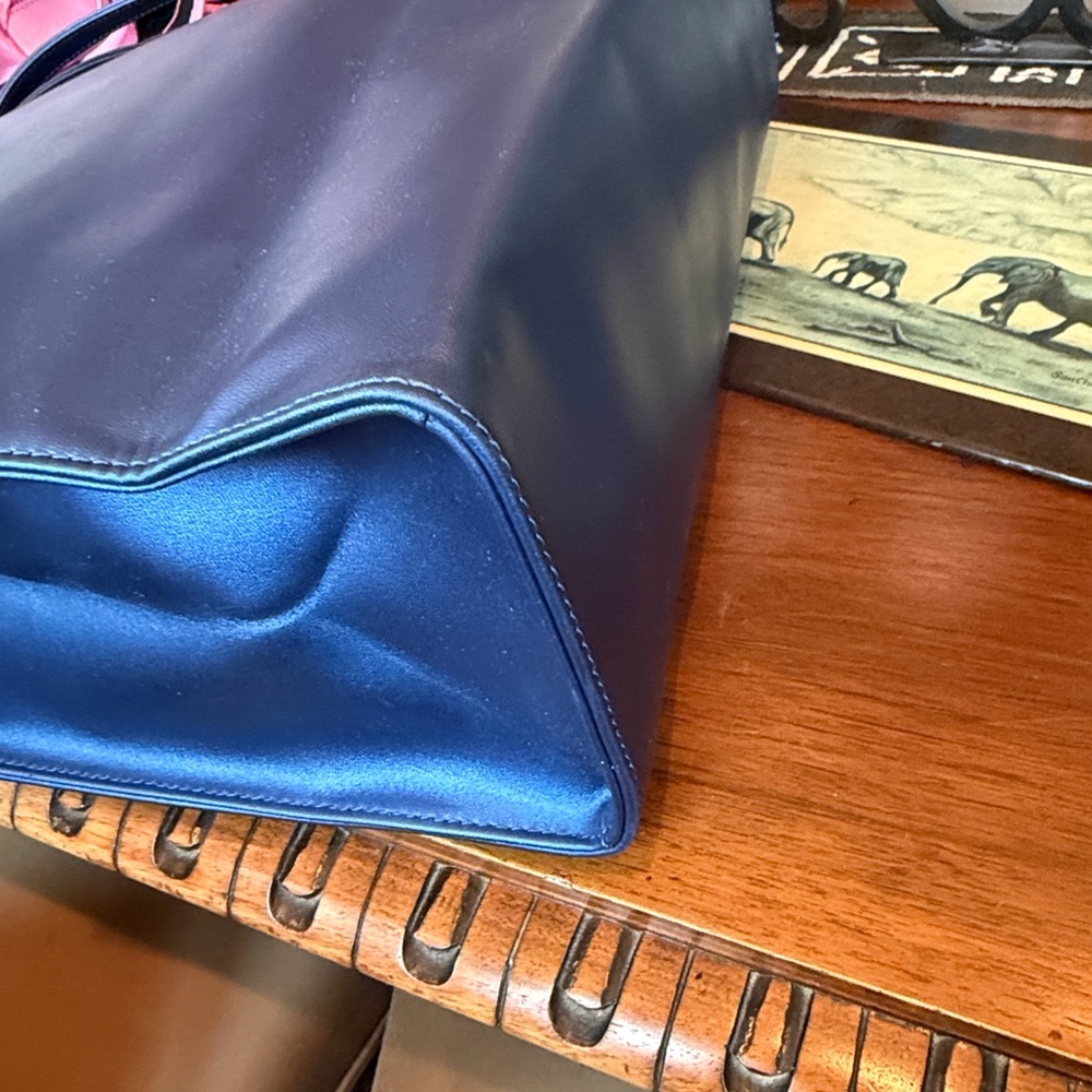 ON SALE🌟HOST PICK🌟🌟Gorgeous Like New Large Telfar Bag - Picture 5 of 9